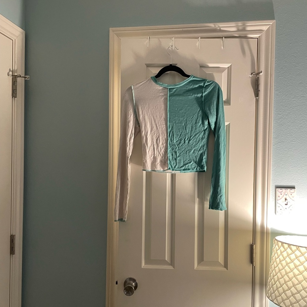 White and teal long sleeve crop top
